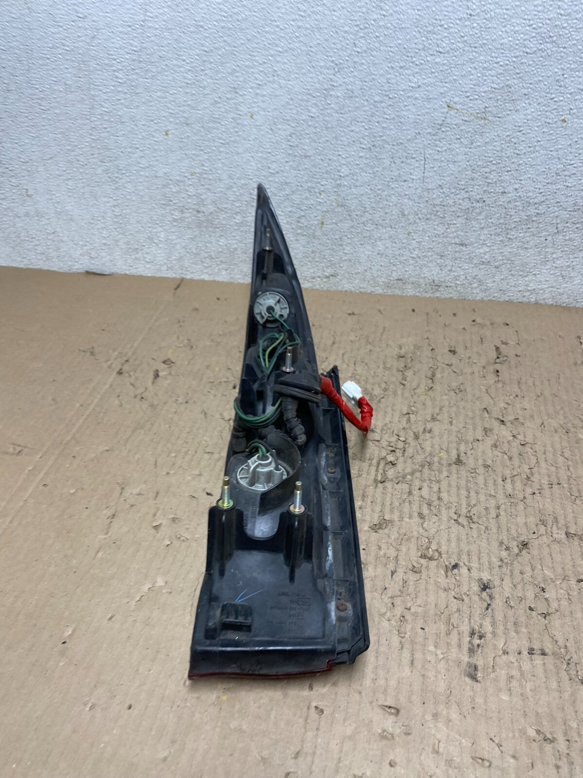1993 to 1994 Infiniti J30 Driver Right Passenger RH Side Tail Light OEM L6536 DW8