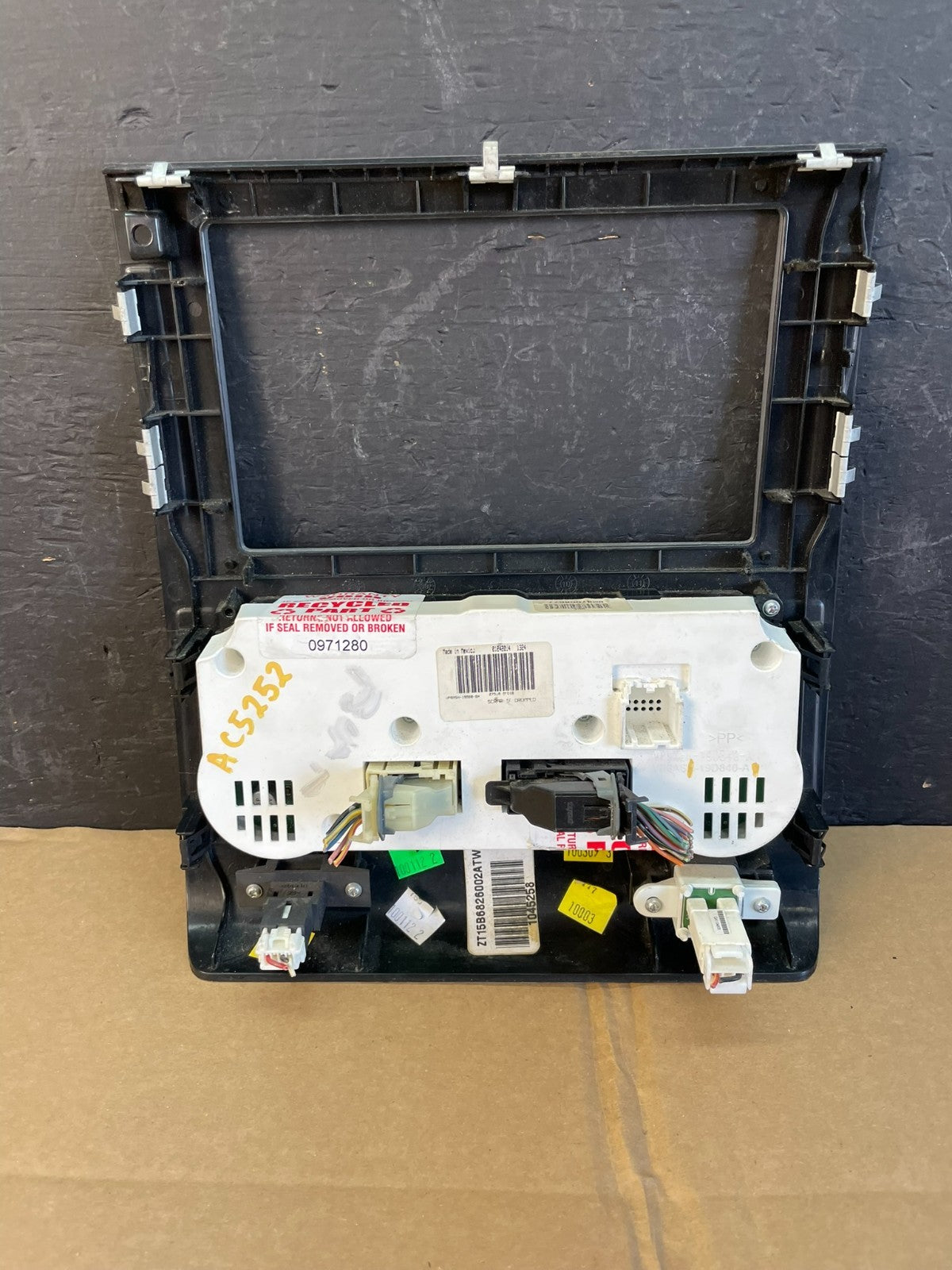2008 - 2012 Nissan Titan Climate Control Hvac Radio Bezel AC5252 DG5