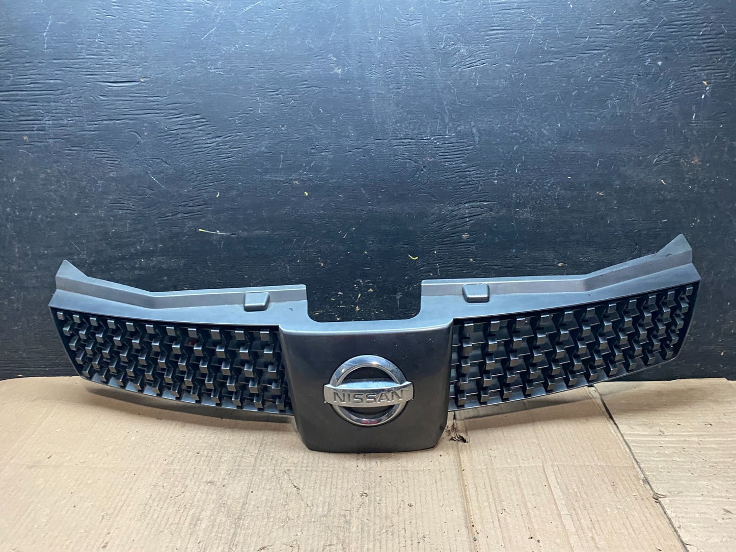 2004 to 2006 Nissan Quest Front Upper Grill Grille W4839 DG0