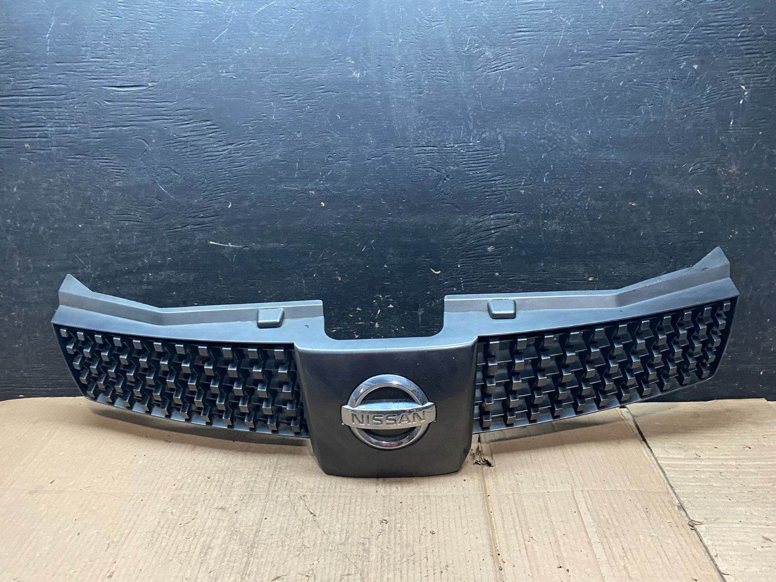 2004 to 2006 Nissan Quest Front Upper Grill Grille W4839 DG0