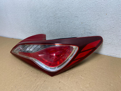 2013-2016 Hyundai Genesis Coupe Right Passenger RH Tail Light AF7327 DW1