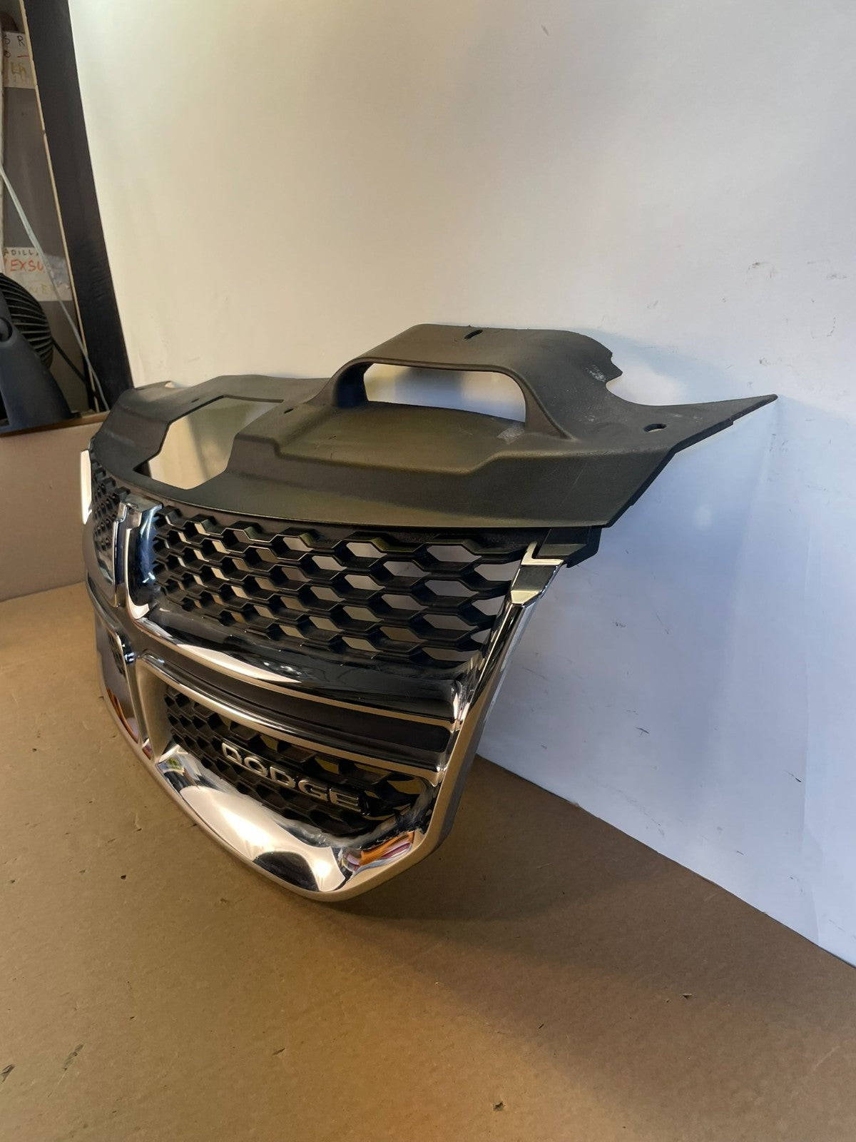2011 to 2018 Dodge Journey Front Upper Chrome Grill Grille ah0334 DG1