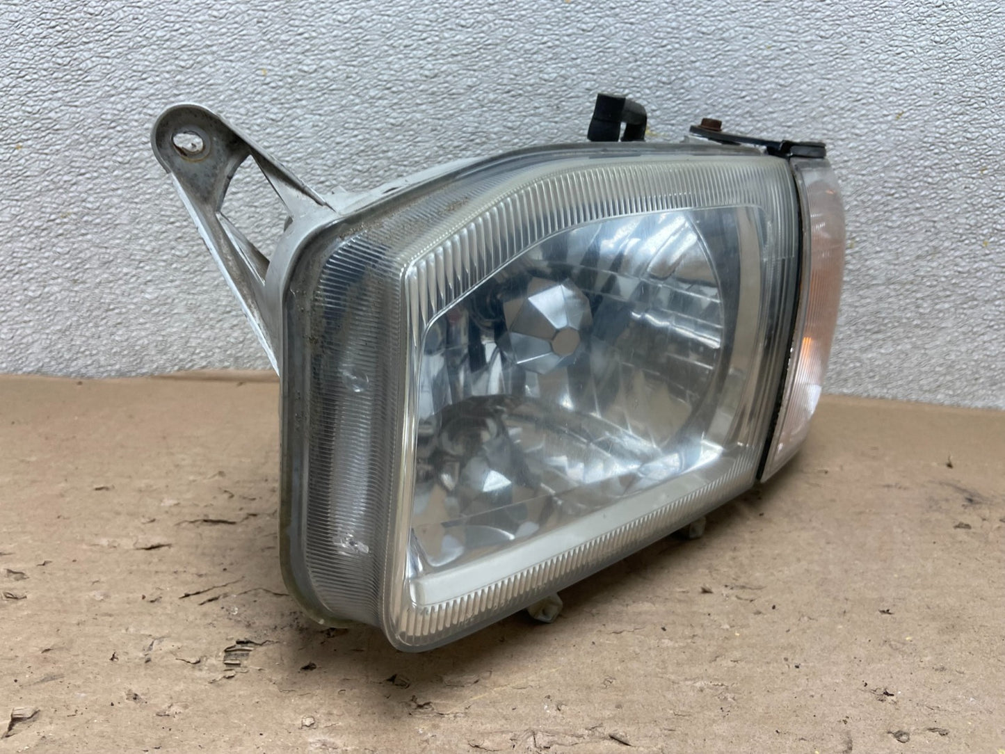 1999 to 2004 Nissan Pathfinder Left Driver Halogen Headlight Oem AB0905 DW2