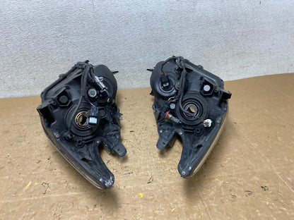 2010 - 2011 Toyota Prius Left+Right Blue Halogen Headlights V8299 DW18