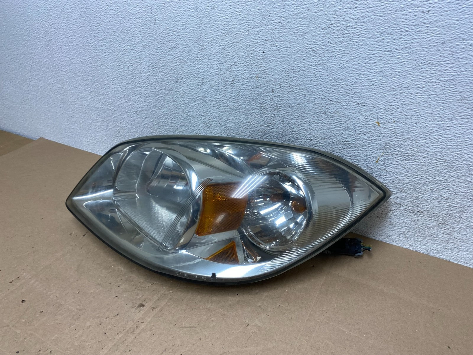 2005-2010 Chevrolet Cobalt Sedan Left Driver LH Halogen Headlight AE5948 DW1