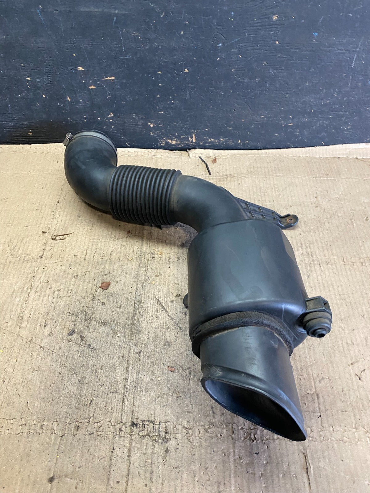 2007 to 2011 Toyota Tundra 4.0L Air Cleaner Intake Hose OEM P0902 DG3