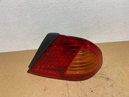 2000 2001 2002 Toyota Avalon Right Passenger Rh Side Tail Light OEM AC3529 LK0