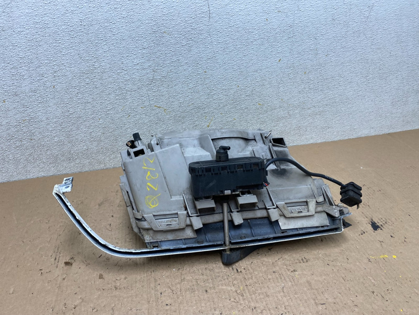 1994 to 1996 Mercedes C-Class Left Driver LH Side Headlight Q2812 DW5