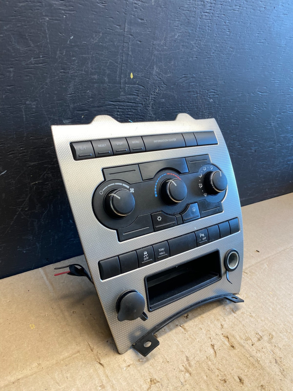 2005 2006 2007 Jeep Commander Grand Cherokee A/C Climate Control Bezel ac4569 DG2