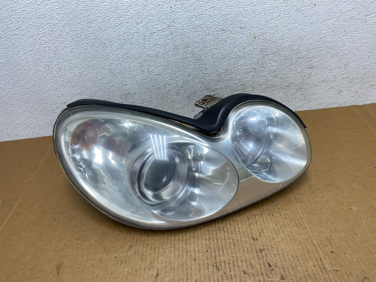 2002-2005 Hyundai Sonata Right Passenger Headlight Halogen AE0685 DW0