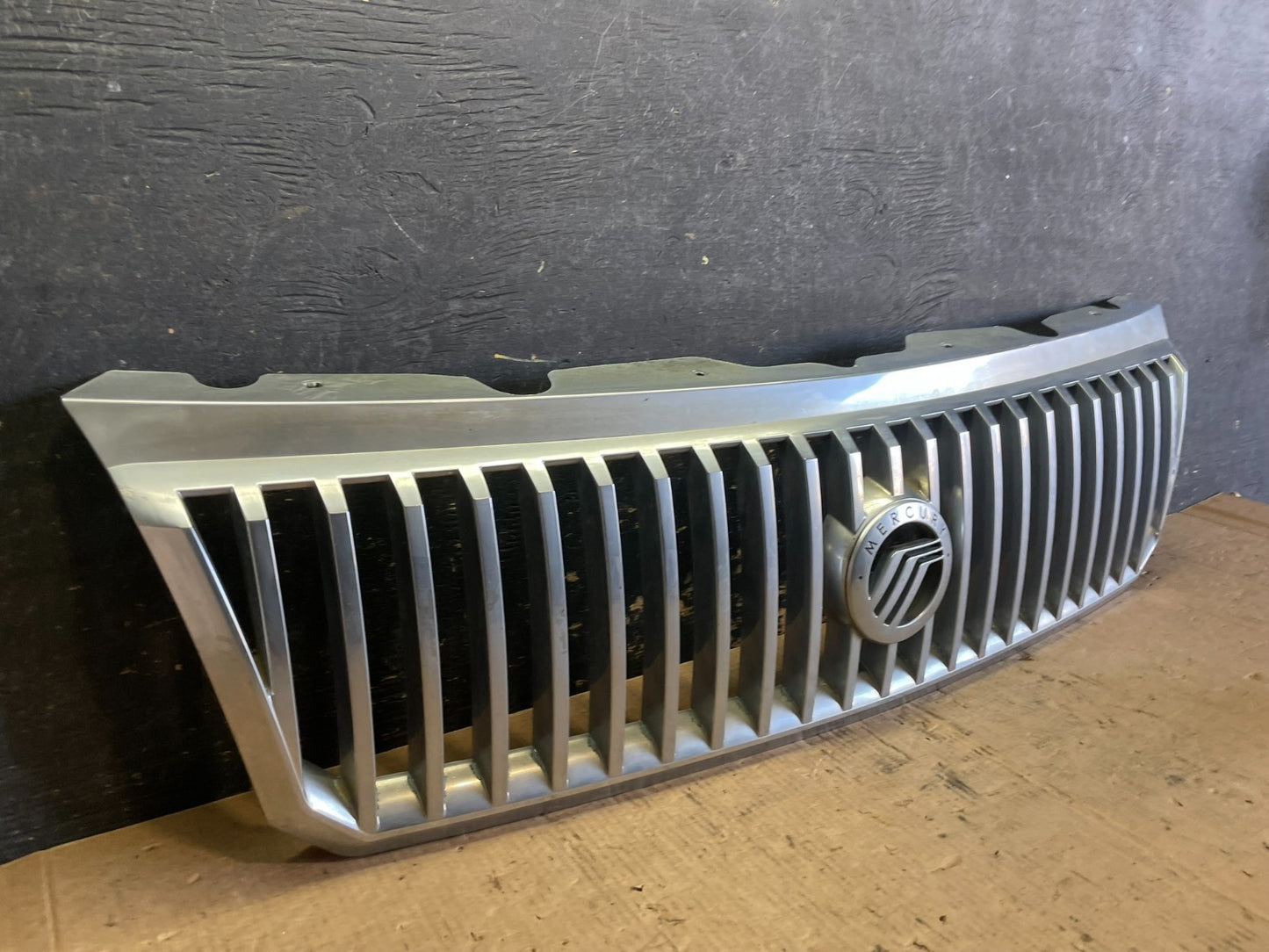 2002 to 2005 Mercury Mountaineer Front Upper Grill Grille Oem z8135 DG1