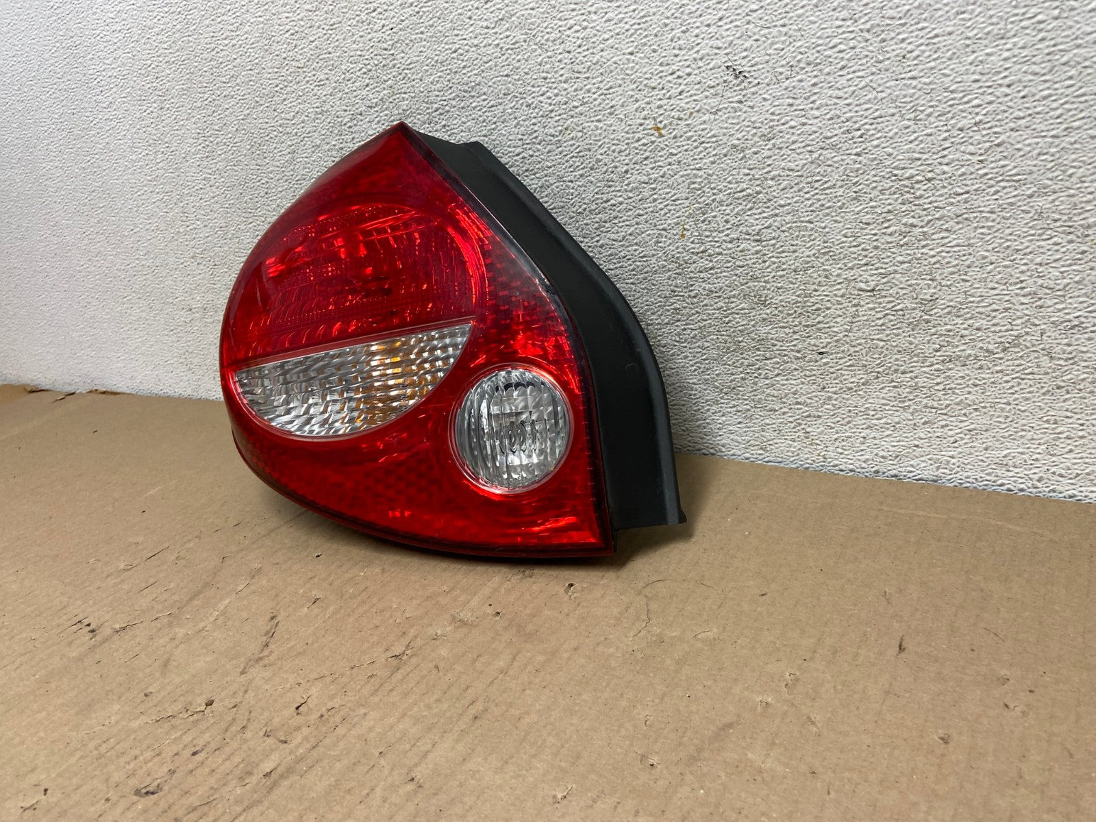 2000 to 2001 Nissan Maxima Left Driver Lh Side Tail Light AG7953 LK2