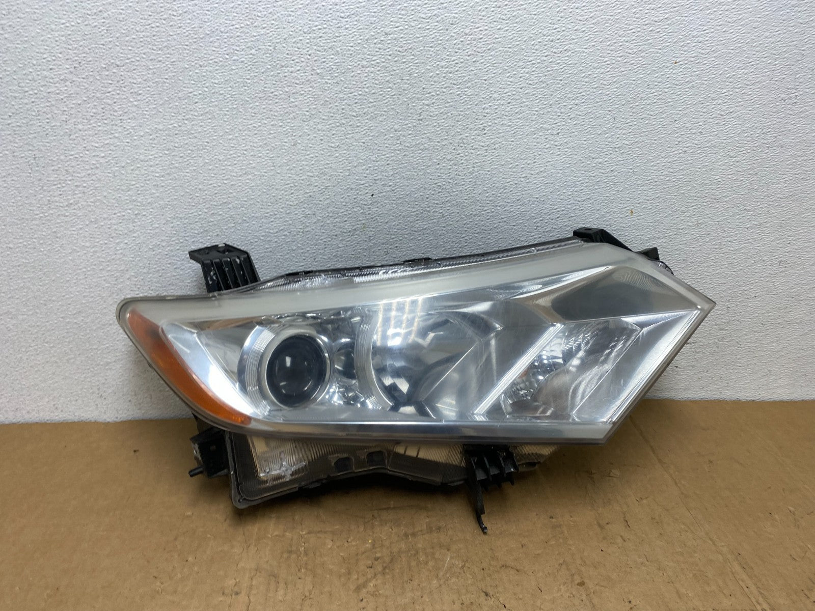 2012 to 2017 Nissan Quest Right Passenger RH Headlight Halogen AD1327 DW0