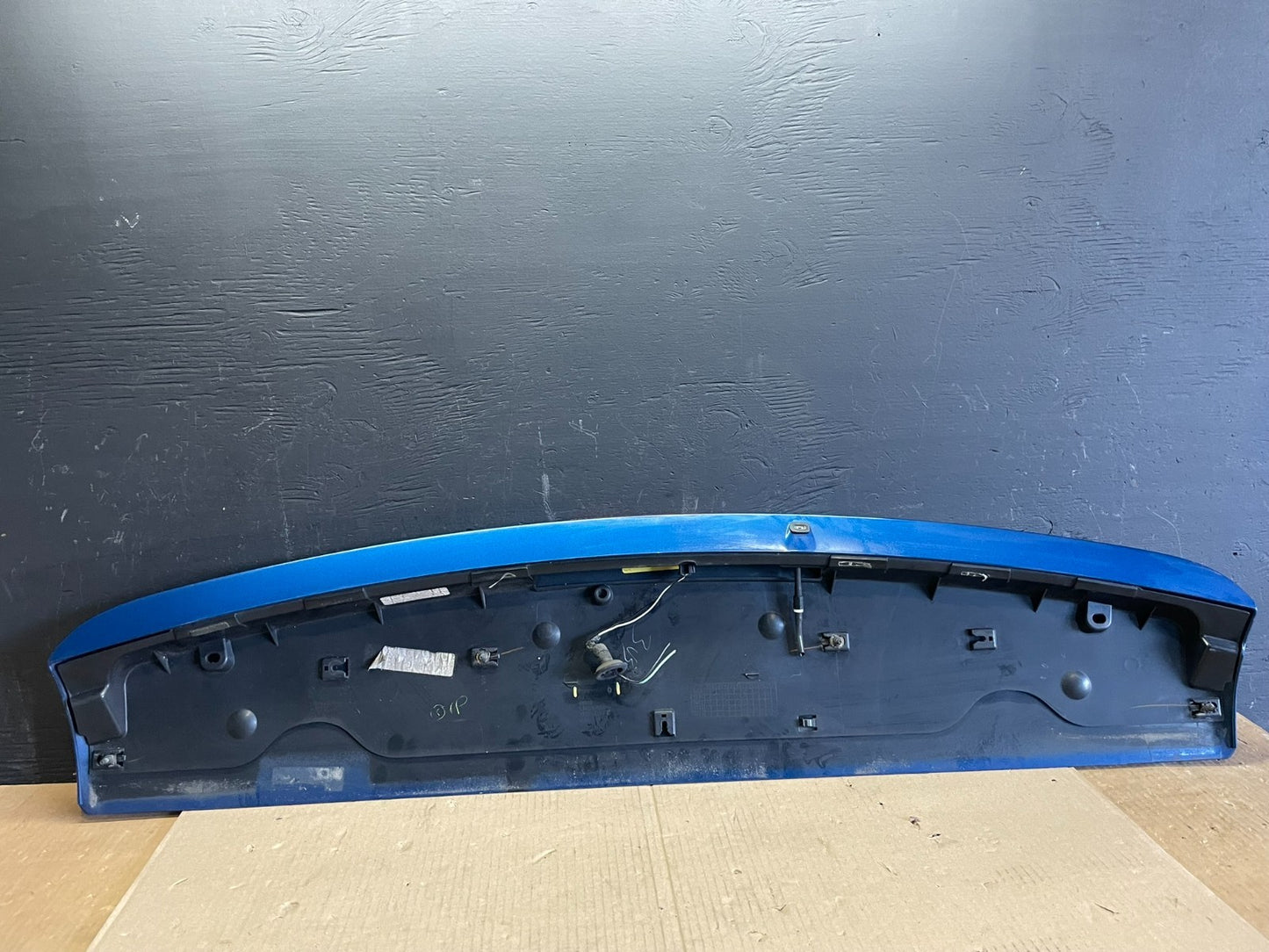 2011 to 2016 Chrysler Town & Country Rear Back Wing Spoiler ab7865 DG10