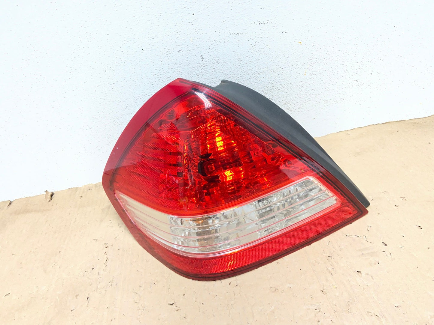 2007-2012 Nissan Versa Sedan Left Driver Lh Tail Light AE9392 LK0