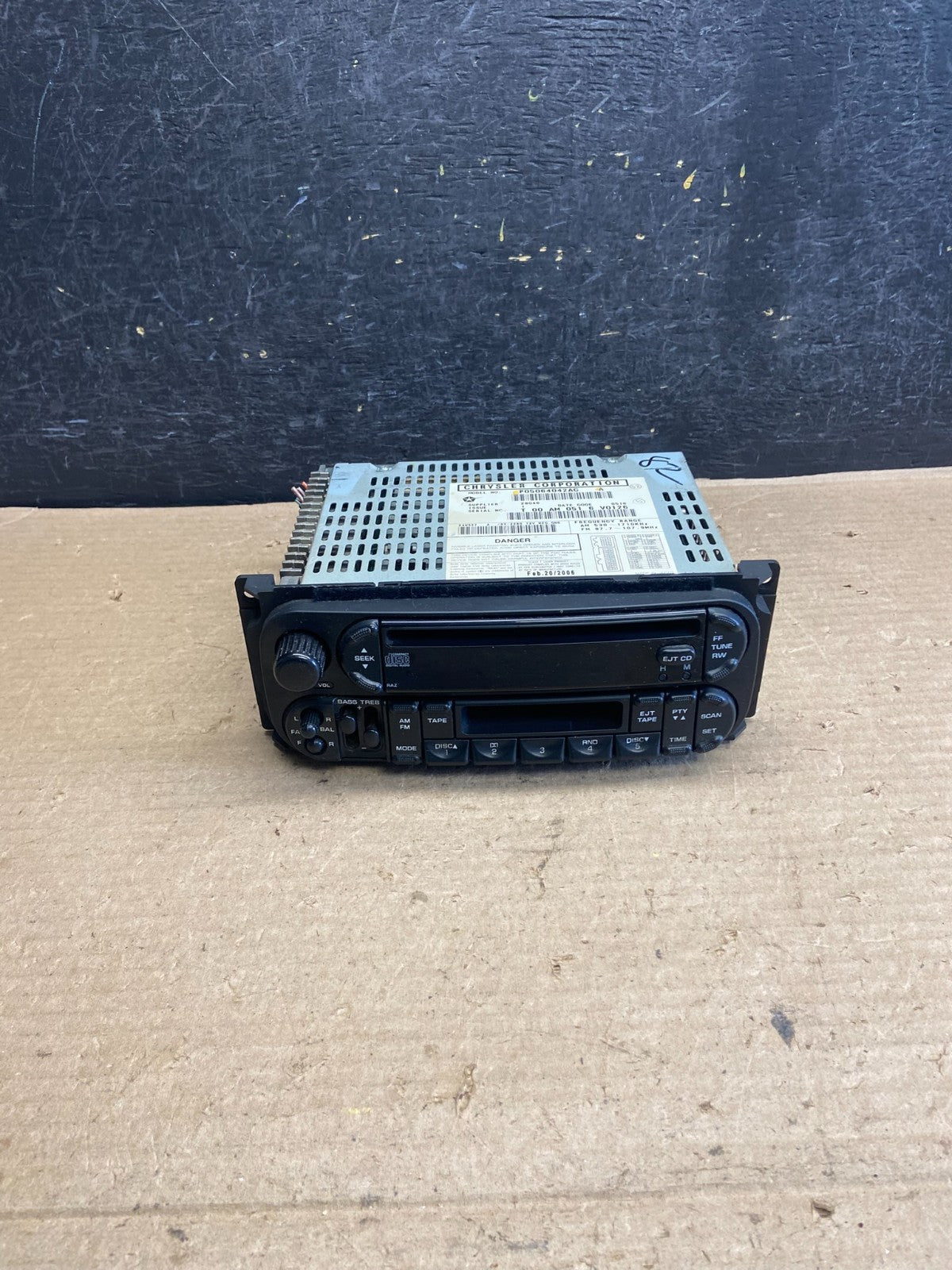 2002 - 2006 Chrysler Dodge Jeep Ram Radio CD Player AM/FM Receiver AH5422 DG0