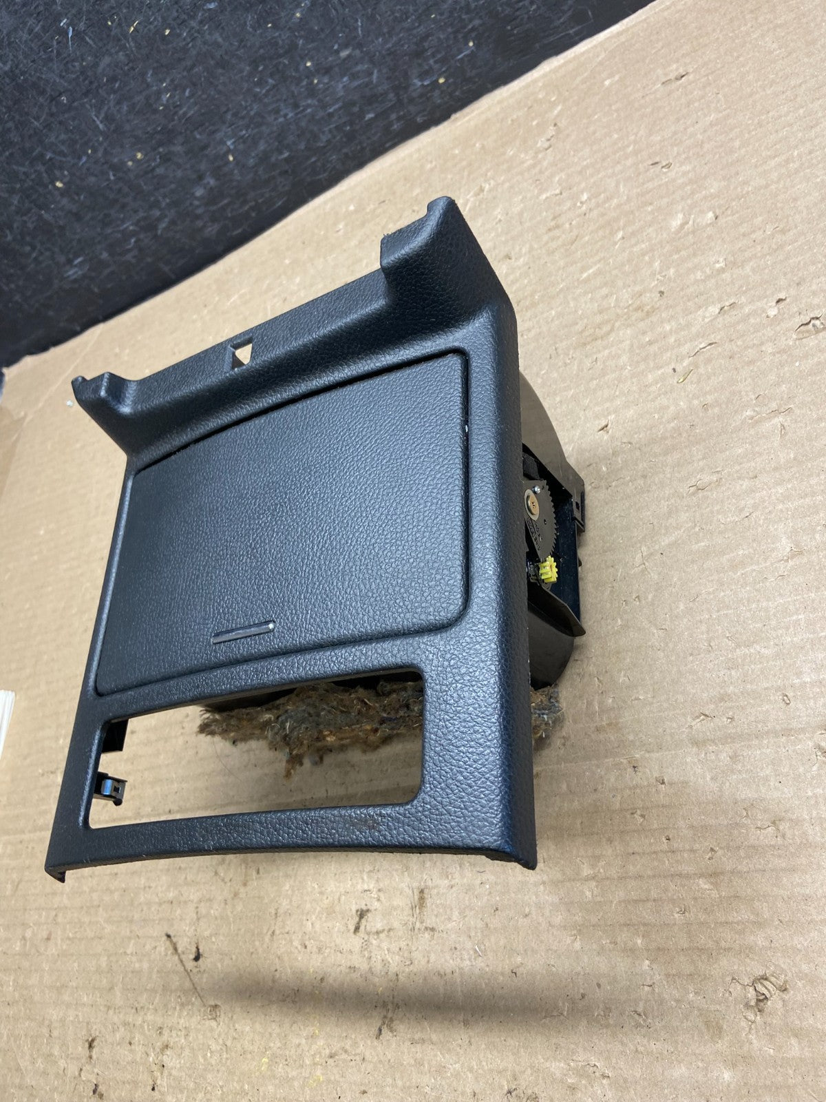 2006 to 2010 Infiniti M35 Center Console Cup Holder AH3784 DG2