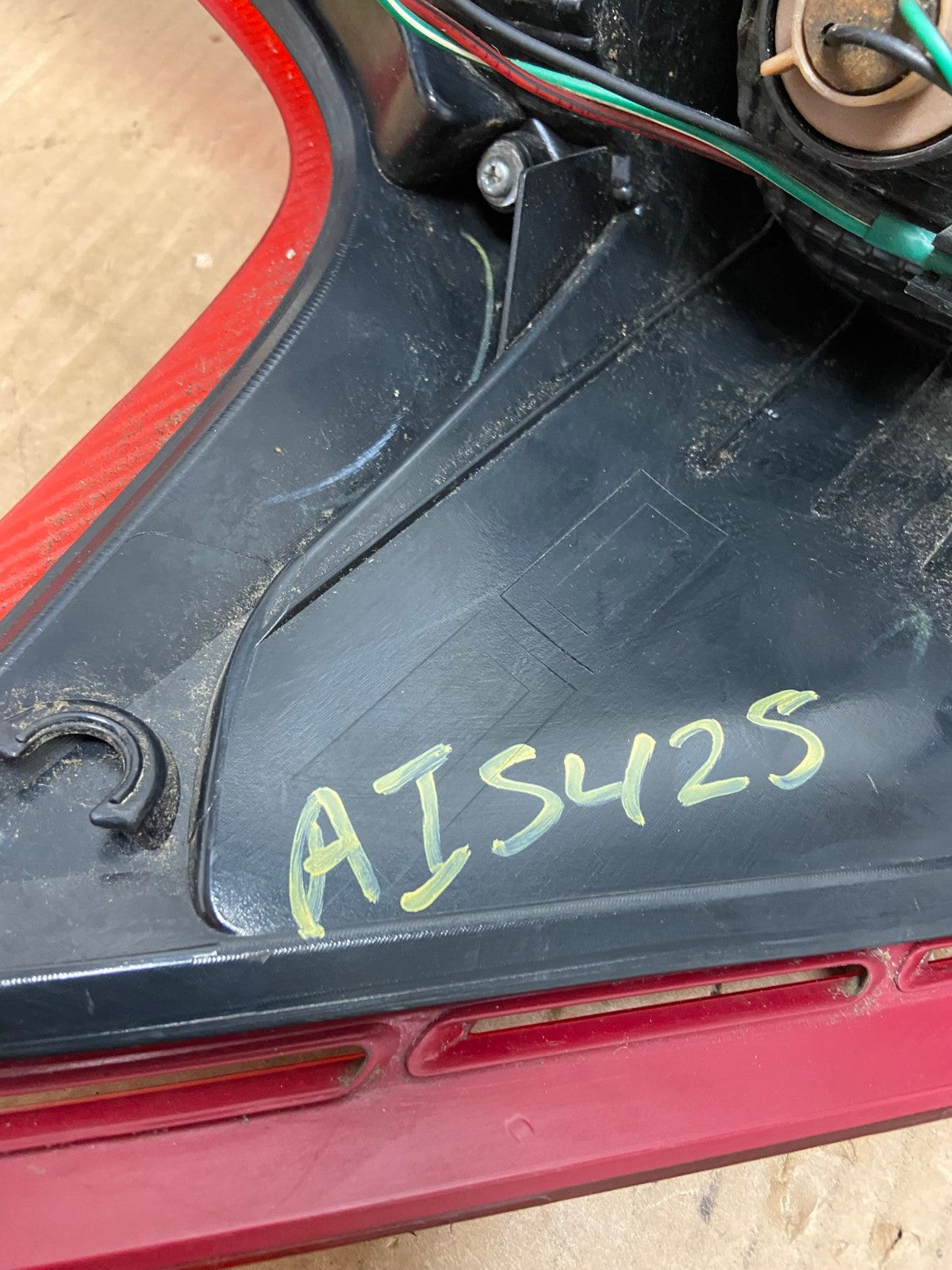 2014 - 2019 Nissan Versa Note Hatchback Right Passenger Tail Light AI5425 LK7