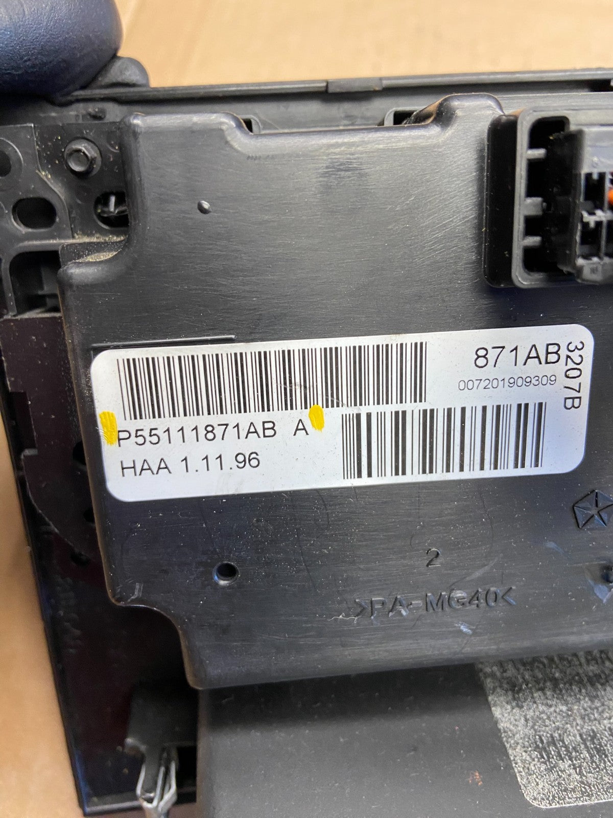 2008 - 2010 Dodge Charger Dash Climate Temperature Control Radio Bezel AD2072 DG6