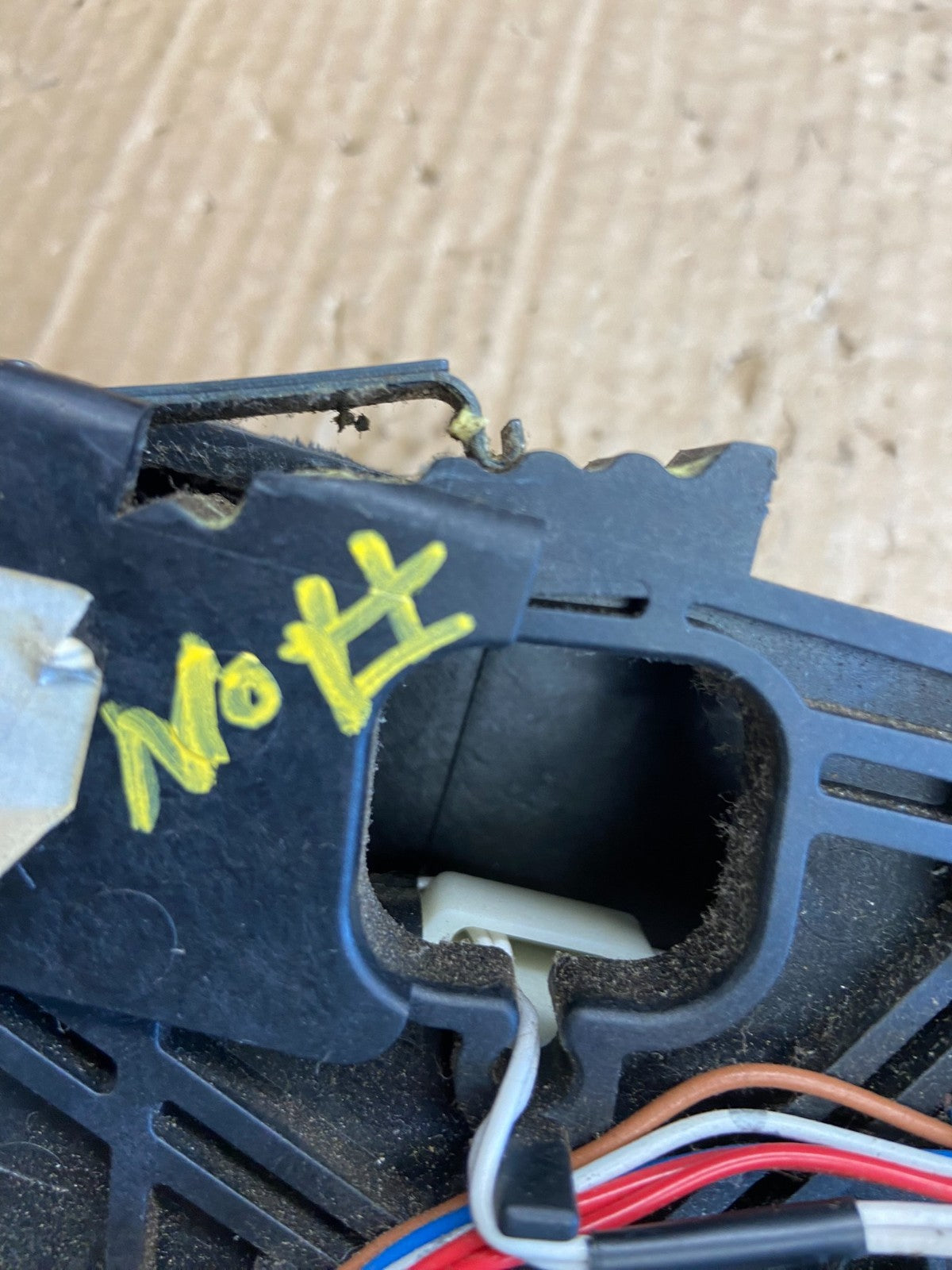 2005 to 2009 Nissan Quest Gear Shift Shifter AD18656