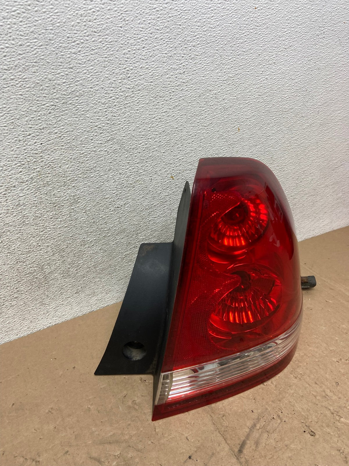 2004 2007 Chevrolet Malibu Hatchback Right Passenger Side Tail Light AG5345 LK2