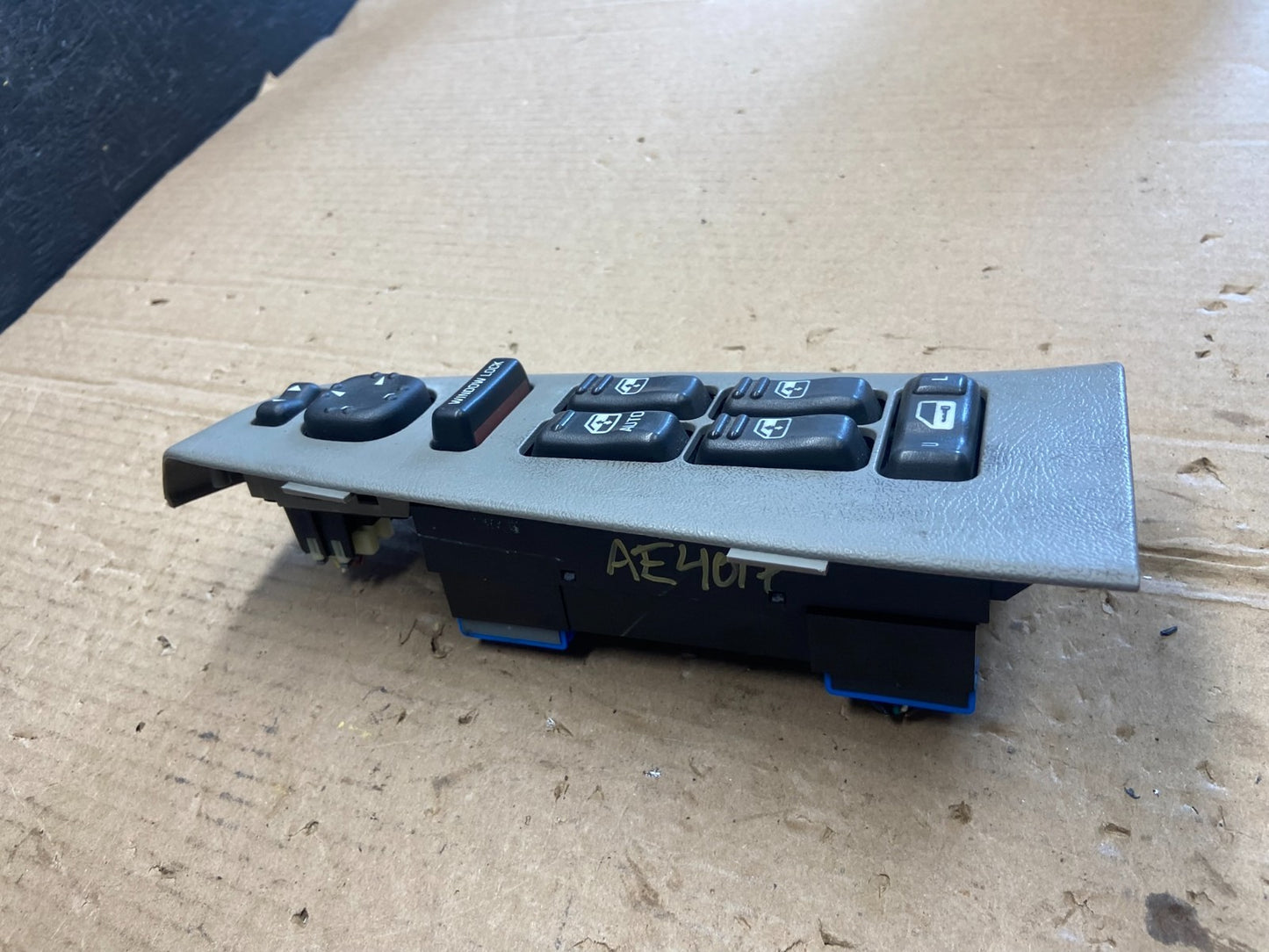 2000 to 2002 Tahoe Yukon Suburban Silverado Master Power Window Switch AE4017 DG2