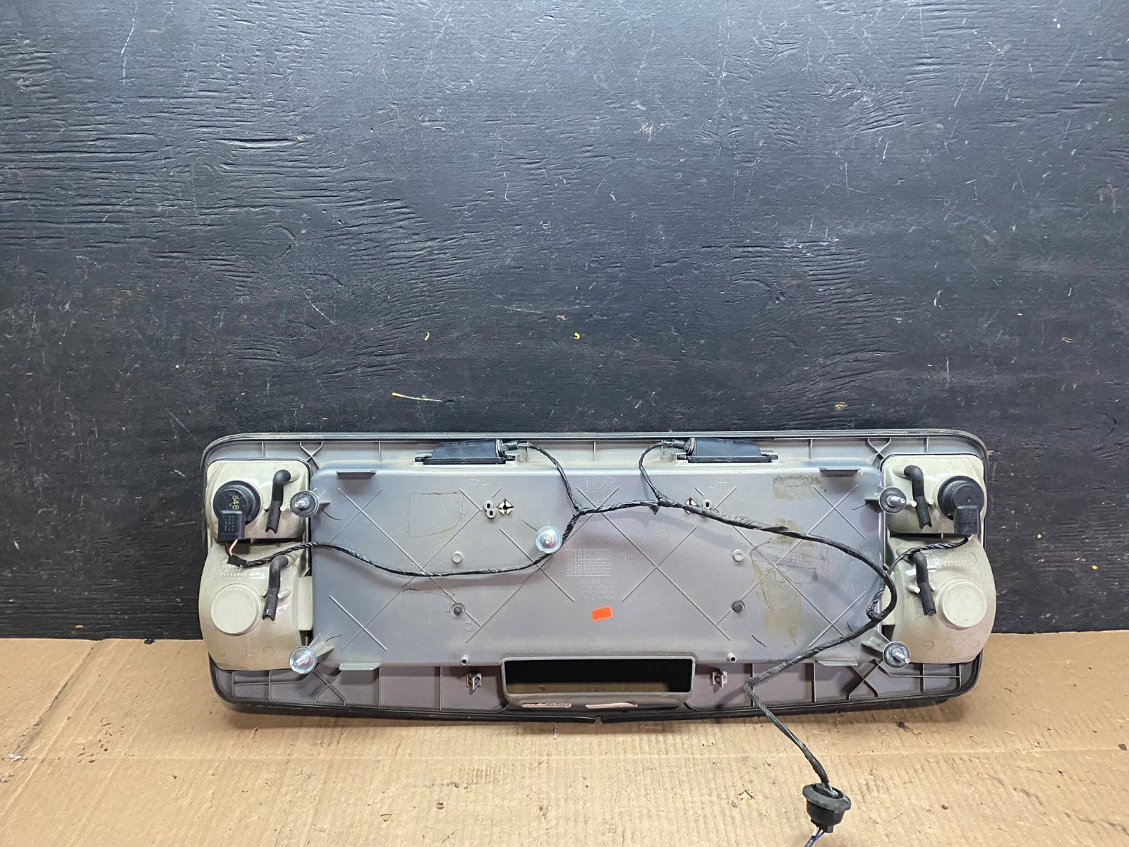 2004-2009 Cadillac SRX Trunk Panel Lid Backup License Plate U6424 DG6