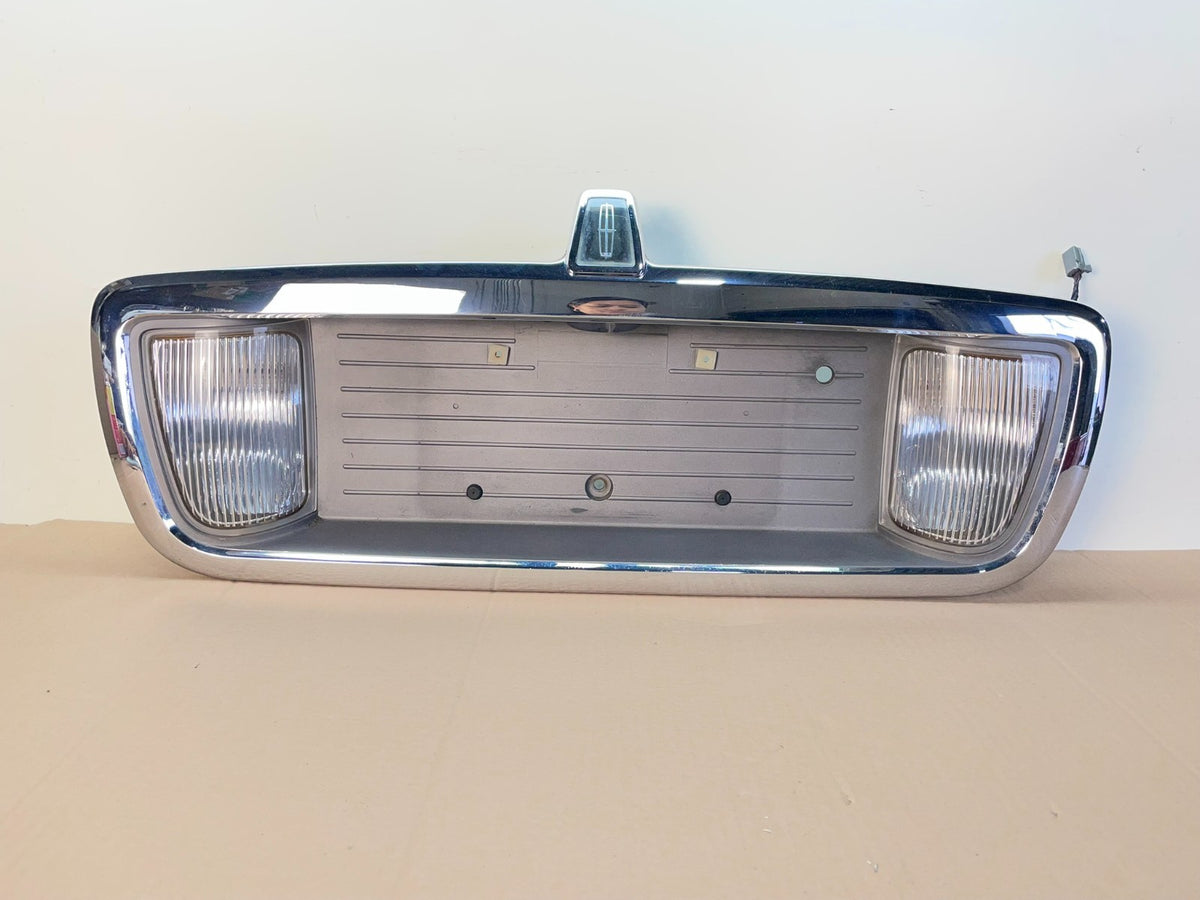2003 to 2011 Lincoln Town Car Rear License Plate Trim Panel ah6438 DG0