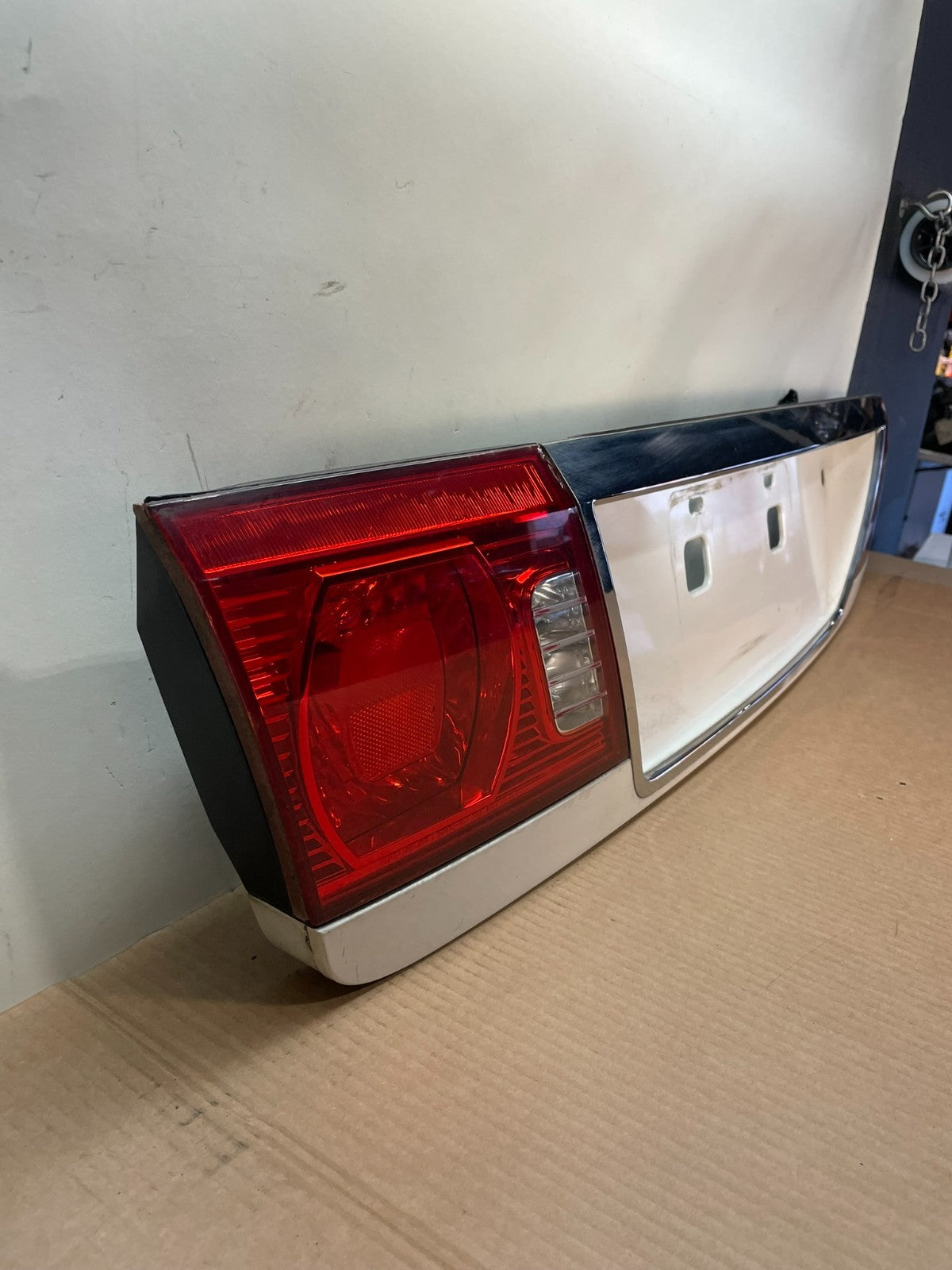 2003 to 2006 Kia Optima Rear License Plate Center Tail Light Panel AJ1046 DG2