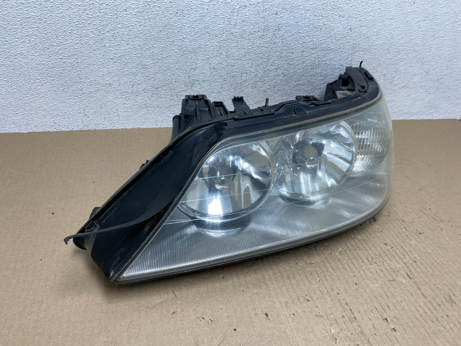 2005 to 2011 Lincoln Town Car Left Driver LH Side Headlight AE7025 DW2