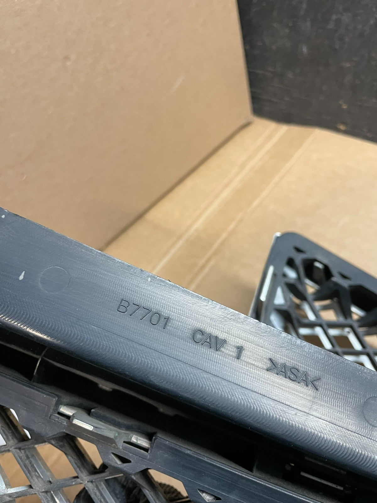 2007 to 2014 Chevrolet Avalanche Front Upper Lower Set Grill Grille Oem Z5723 DG14