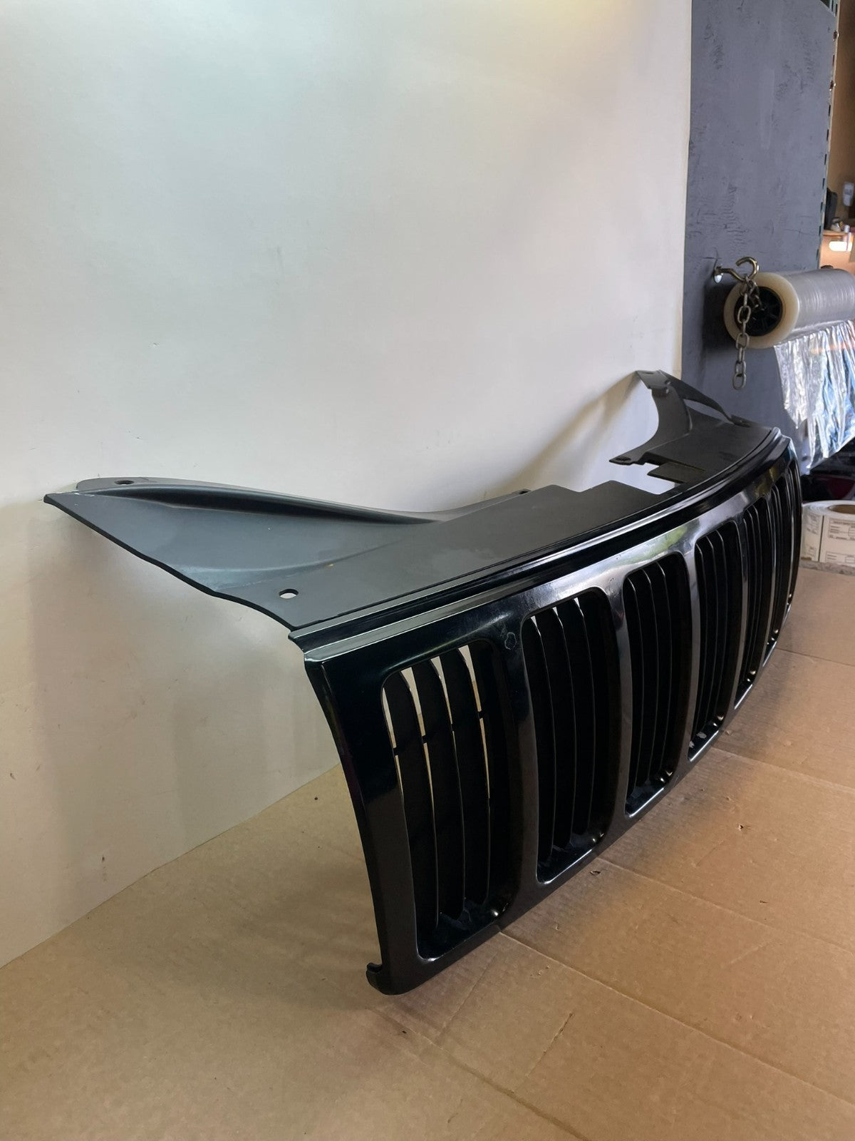 2005 2006 2007 Jeep Grand Cherokee Front Upper Grill Grille AG9869 DG2