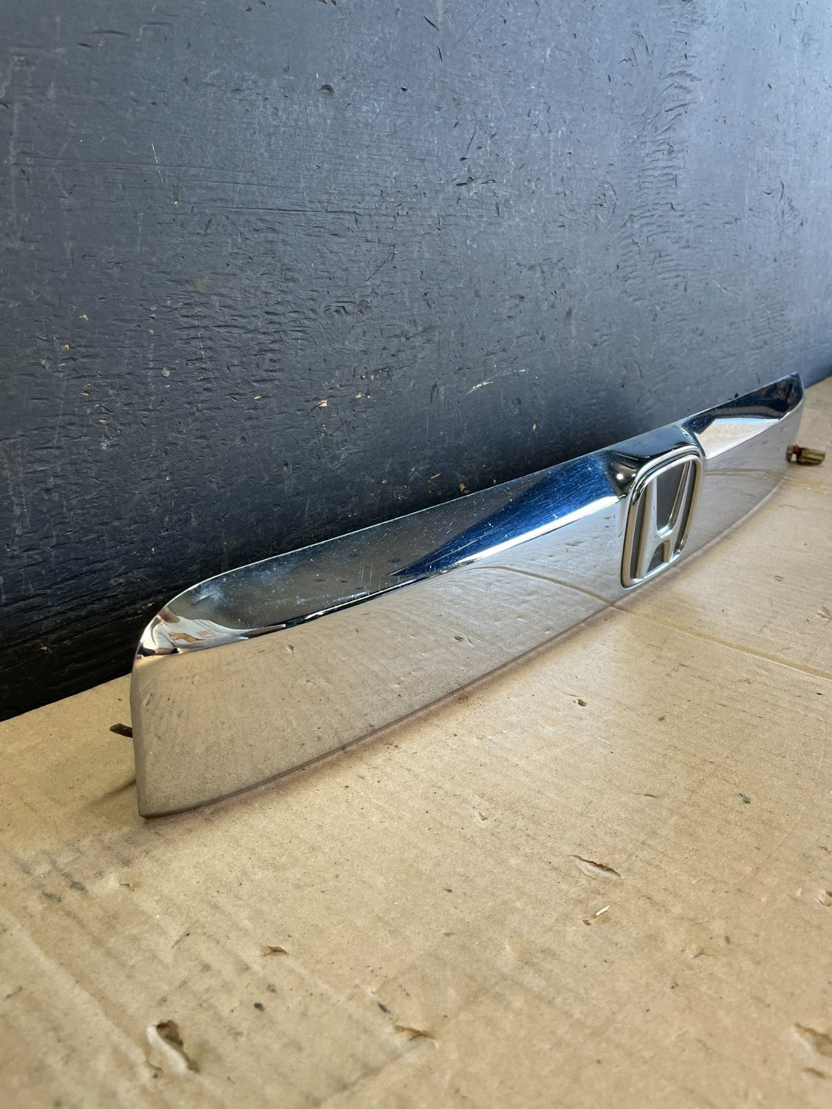 2009-2015 Honda Pilot Tailgate Trunk Handle Bezel Molding W/O Camera ad8582 DG2