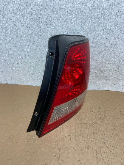 2003 to 2006 Kia Sorento Right Passenger RH Side Tail Light AD8118 LK2