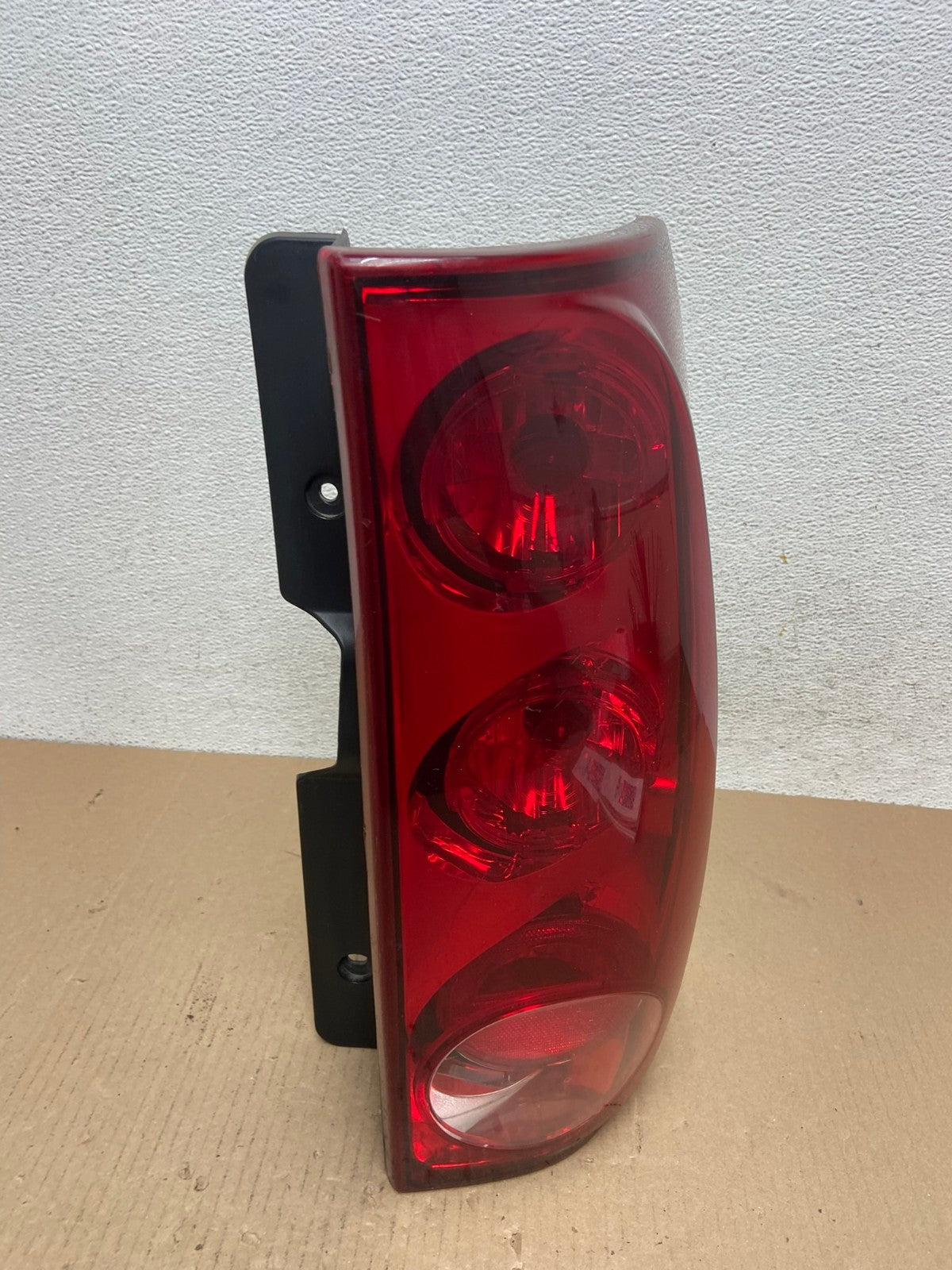 2007 to 2011 GMC Yukon Right Passenger RH Side Tail Light AE7246 LK2