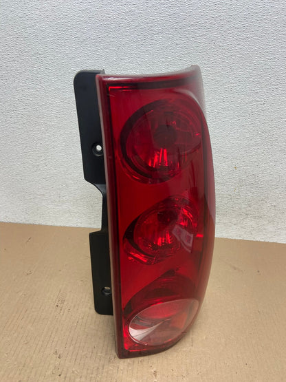 2007 to 2011 GMC Yukon Right Passenger RH Side Tail Light AE7246 LK2