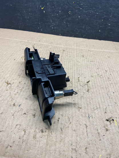 2005-2009 Land Rover LR3 Dash Ash Tray Bracket Panel W/Power Points q0946 DG2