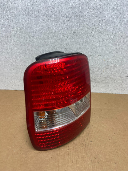 2003 2004 2005 Kia Sedona Left Driver LH Side Tail Light AD4558 DW2
