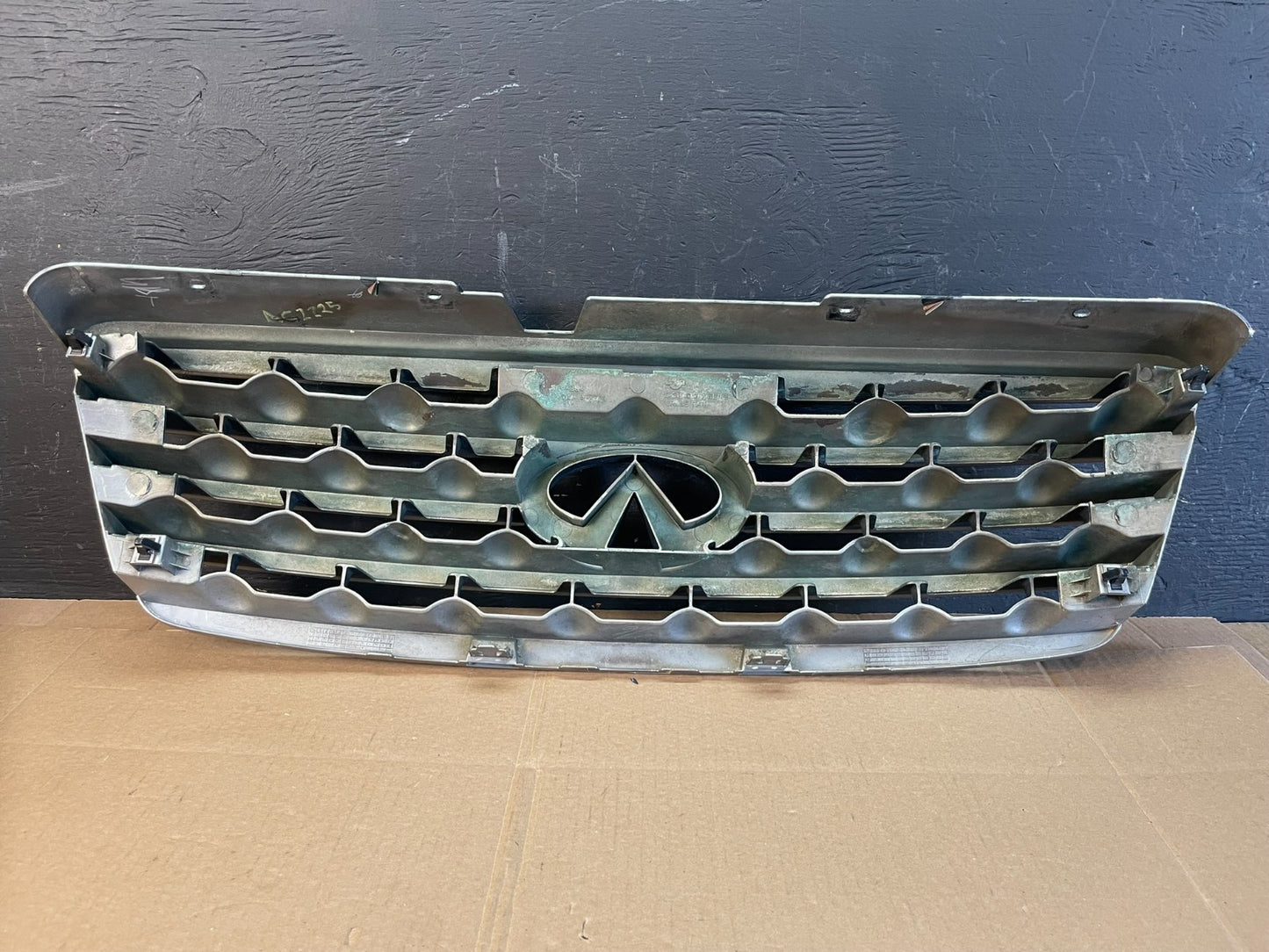 2006 2007 2008 Infiniti Fx35 Front Upper Grill Grille W/ Emblem OEM AC2225 DG5