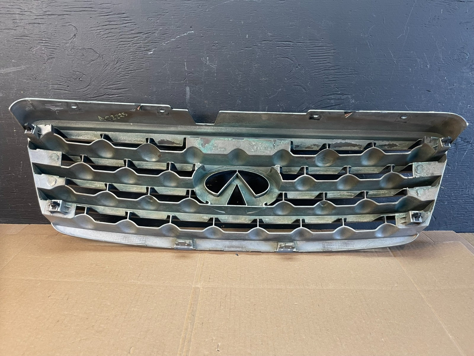 2006 2007 2008 Infiniti Fx35 Front Upper Grill Grille W/ Emblem OEM AC2225 DG5