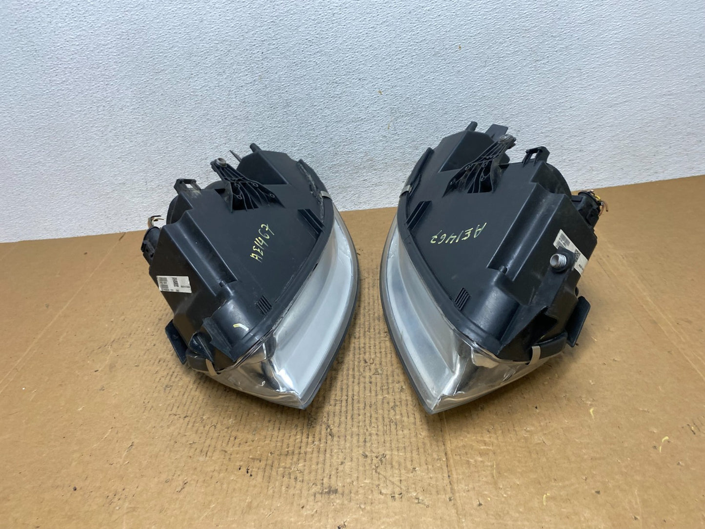 2001-2005 Volkswagen Passat Left+Right Set Headlights AE1467 DW11