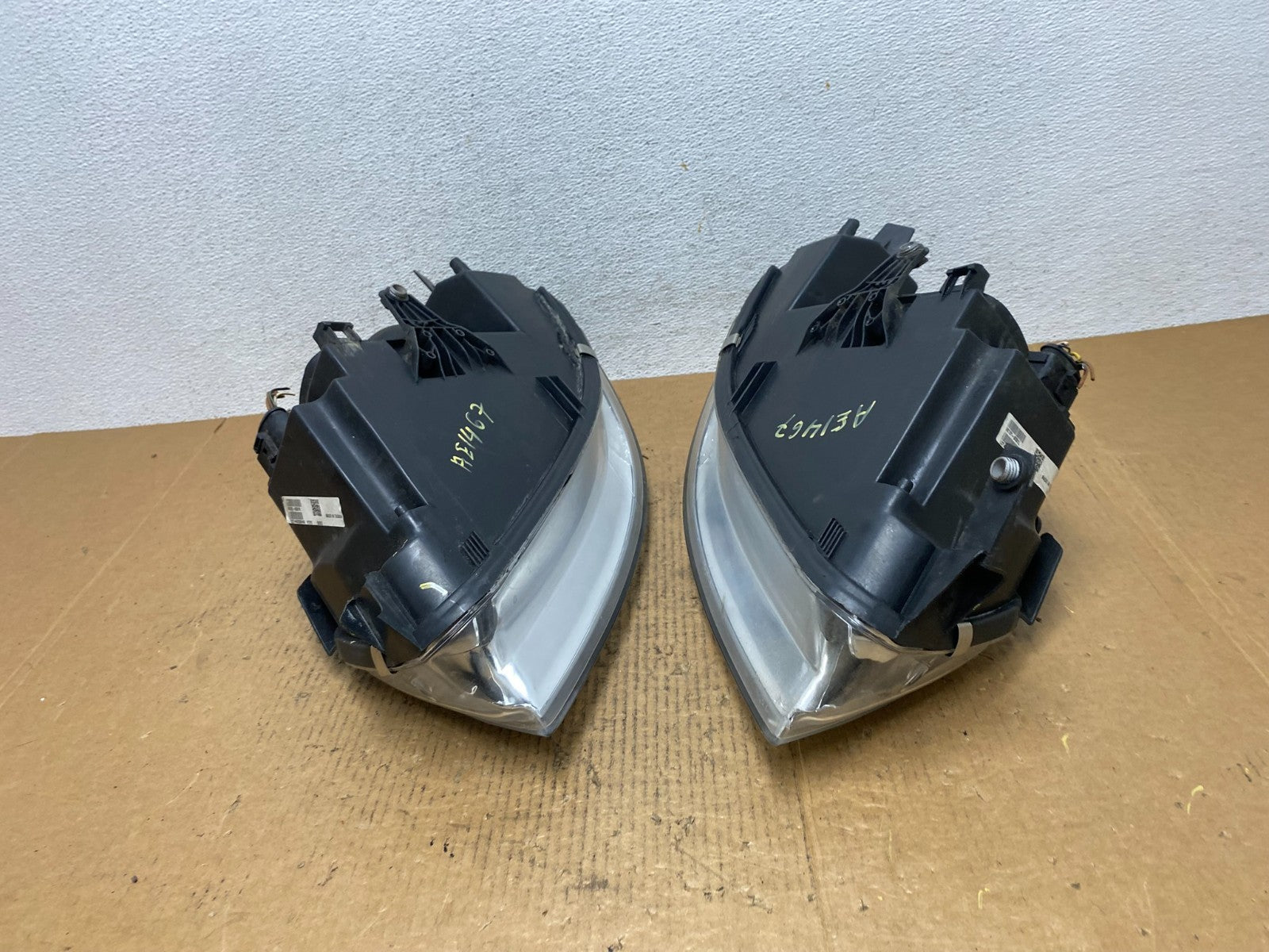 2001-2005 Volkswagen Passat Left+Right Set Headlights AE1467 DW11