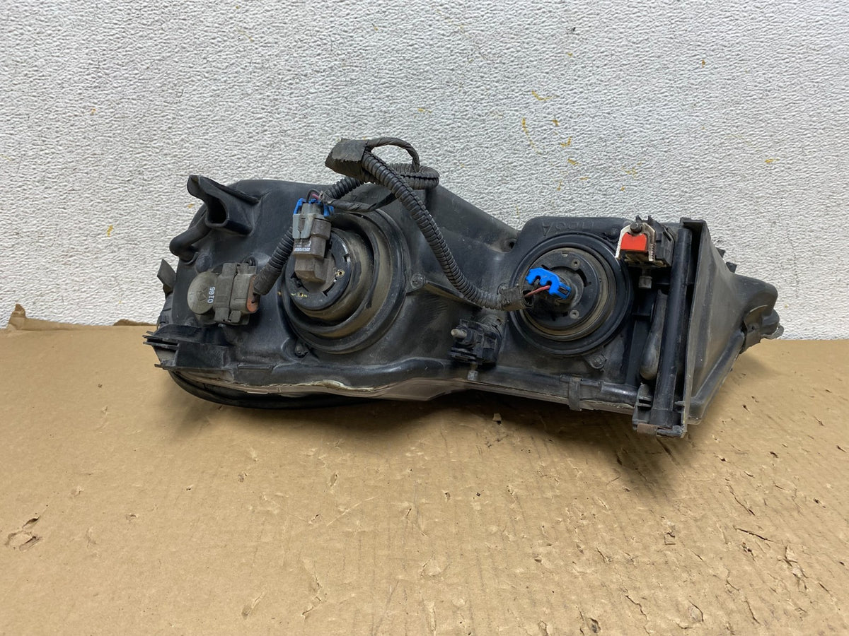 2002 - 2004 Chrysler Concorde Right Passenger RH Halogen Headlight AH2844 DW7