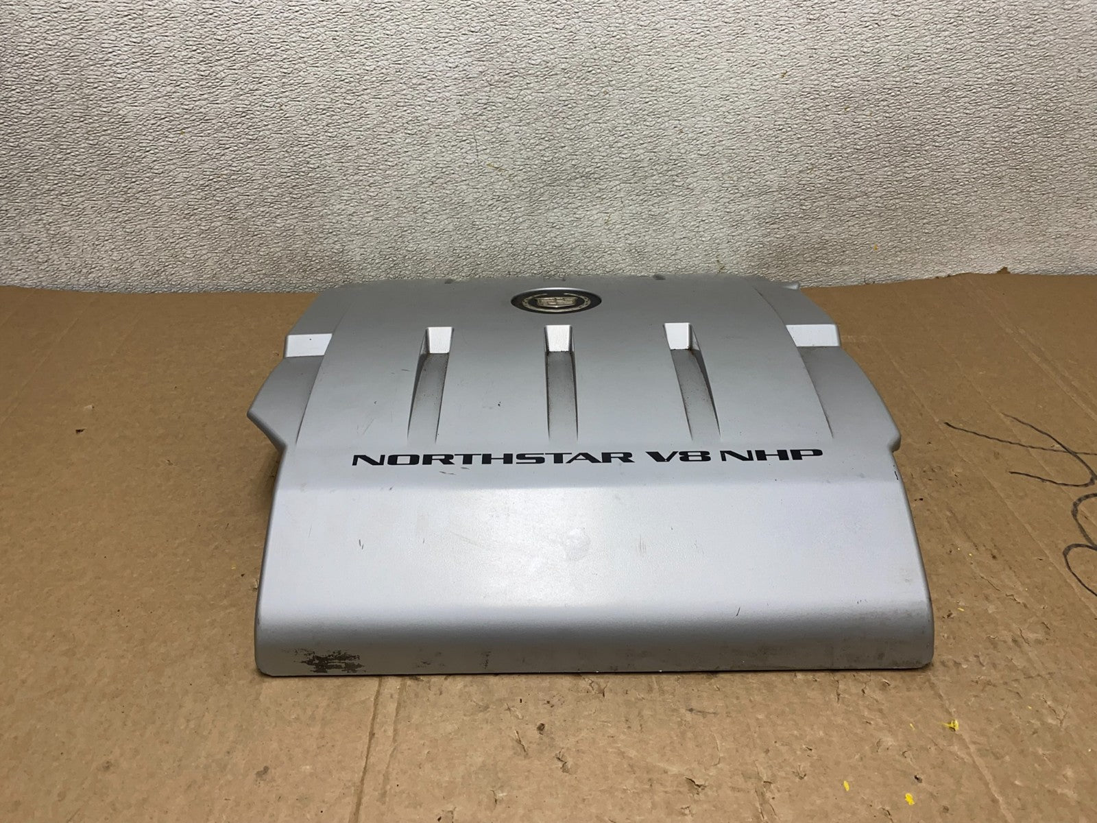 1997 to 2004 Cadillac Deville Seville Northstar Engine Motor Cover u9886 DG0