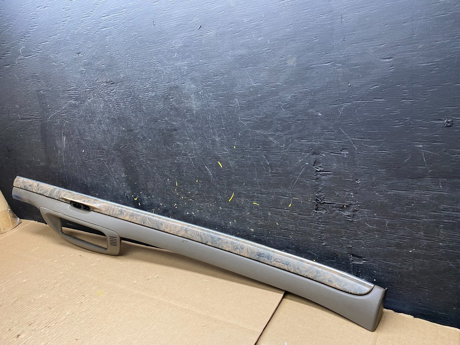 1992-1997 Ford Crown Victoria Dash Trim Bezel Climate Control Clock OEM T4656 DG2