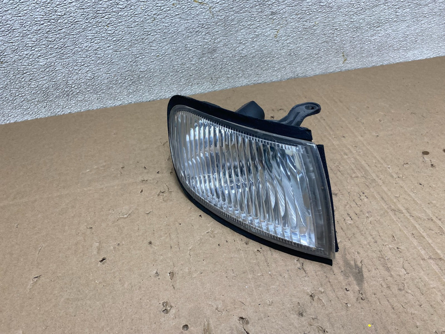 1997 - 1999 Nissan Maxima Right Passenger Rh Corner Turn Signal Oem T8238 DW2
