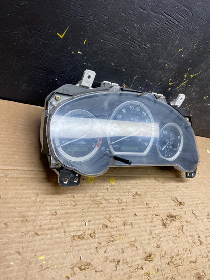 2004 2005 Toyota Sienna Speedometer Cluster Gauge W6348 DG2