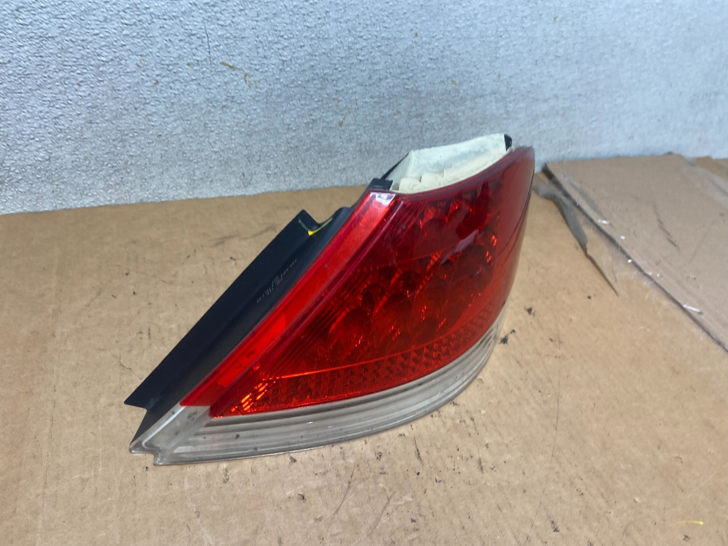 2002 to 2005 BMW 7-Series 745i 760i Right Passenger RH Side Tail Light Oem R48021