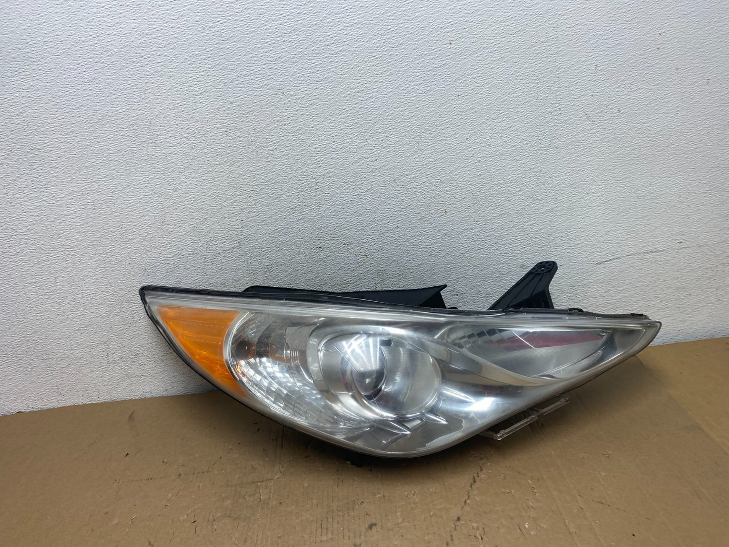 2011 - 2014 Hyundai Sonata Right Passenger Rh Side Headlight Halogen AD7973 DW0