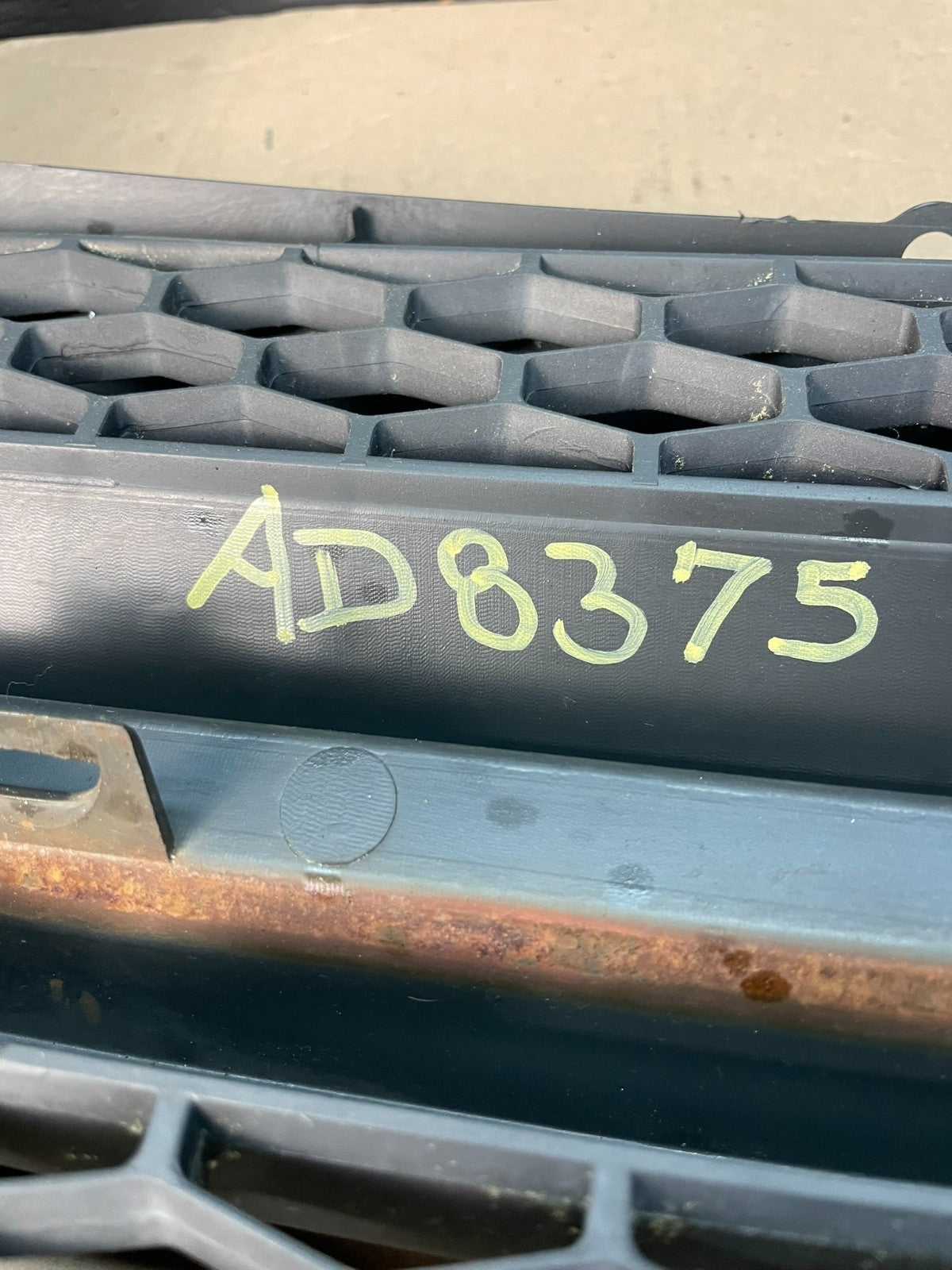 2003 2004 2005 Honda Pilot Front Upper Grill Grille AD8375 DG7